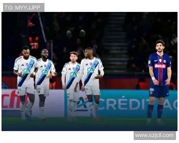 意甲激战:巴黎圣日耳曼大胜那不勒斯红牌事件引发全场热议与战术分析